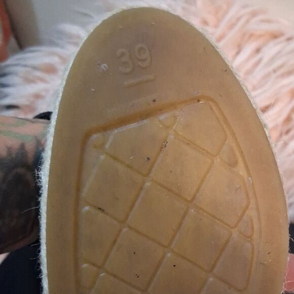 NWB CHANEL Tan and Black Lambskin Espadrilles Size 39 - Picture 3 of 12